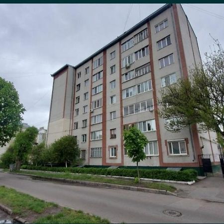 Затишні Апартаменти В Центрі Rivne Exterior photo